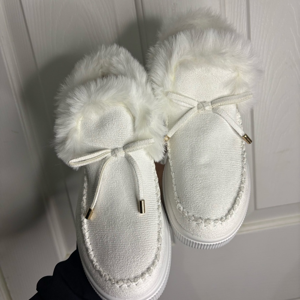 Women's White Fur-Lined Moccasins